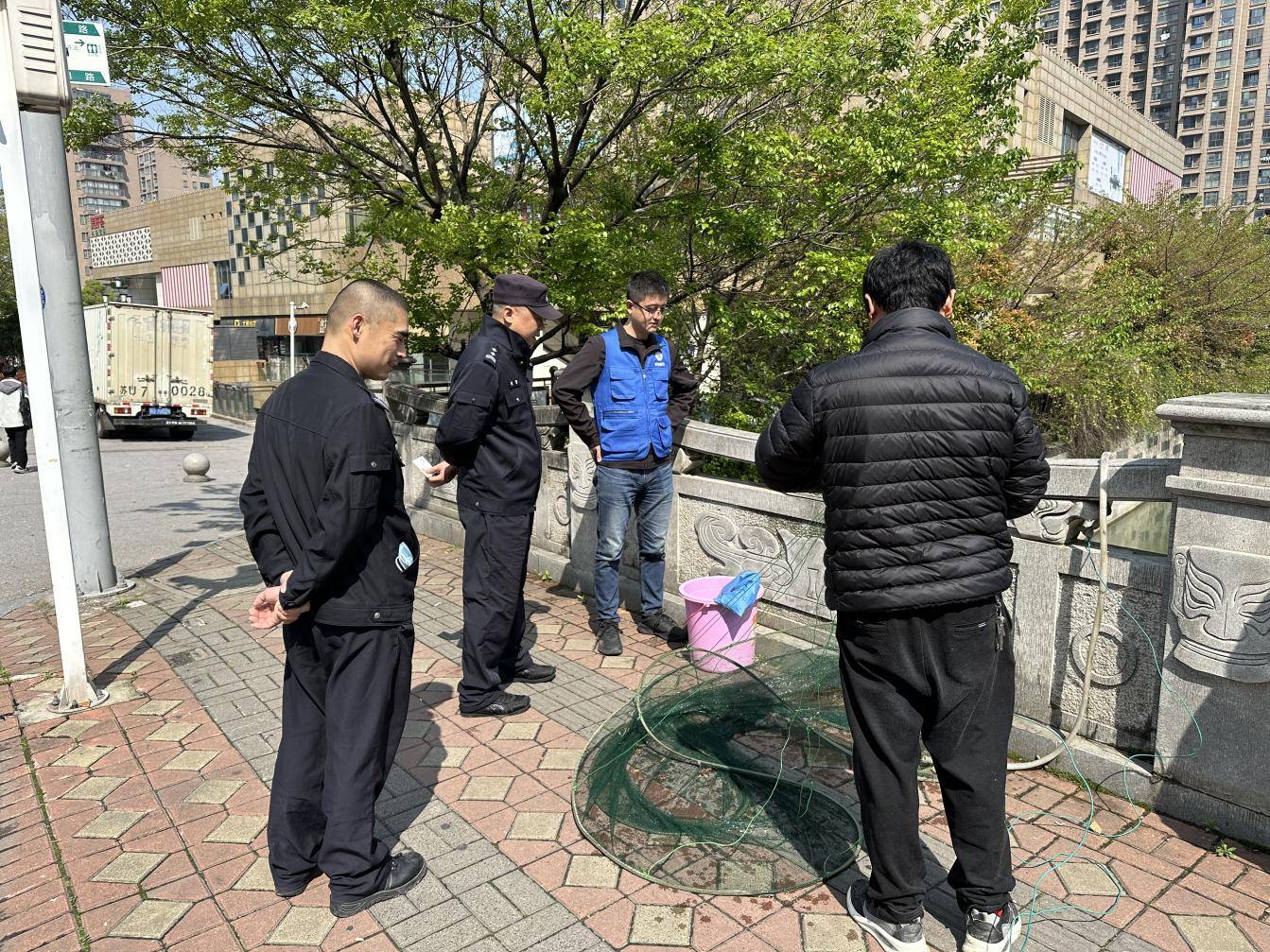 水韵花都社区成功劝阻非法捕捞行为