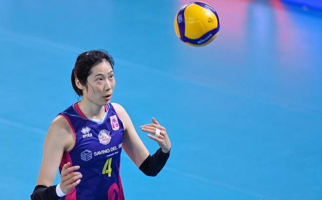 目前女排16人集训名单包括朱婷,李盈莹,张常宁,袁心玥,龚翔宇,王媒噜