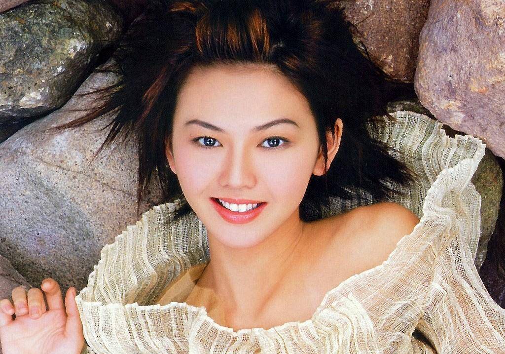 原创华语天后孙燕姿力压周杰伦夺最佳新人奖出道二十年一半在放假