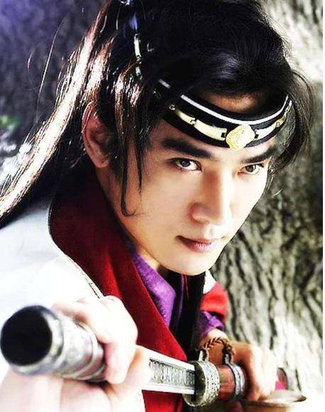 他甘愿将上亿身家给前妻,只为留住女儿,今53岁因女儿再度走红_焦恩俊