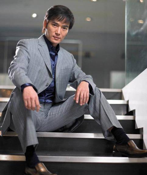 他甘愿将上亿身家给前妻,只为留住女儿,今53岁因女儿再度走红_焦恩俊