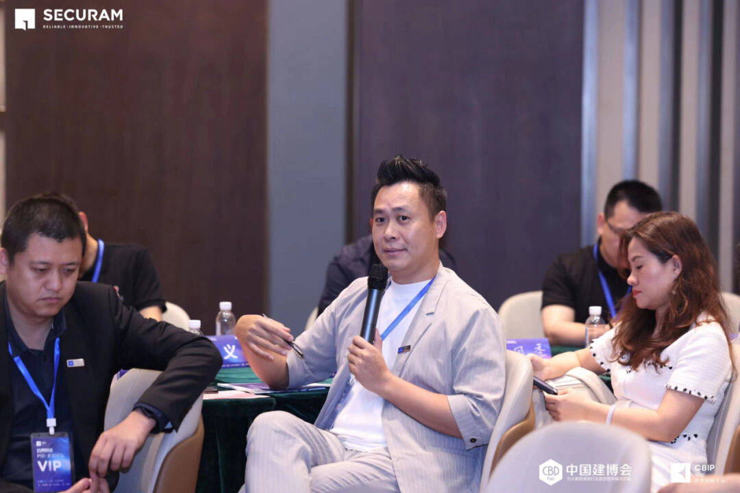 陈兆培,李喆良,余兵兵,杨铭斌来自深圳的lb凌奔设计创始人/凌奔,佰思