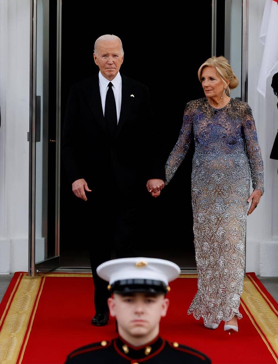 蓝裙显东方美,吉尔钻石裙奢华_拜登_夫妇