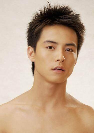 马天宇以前的样子比较硬朗,脸也比较宽▼马天宇但以前,鹿晗的发型真的