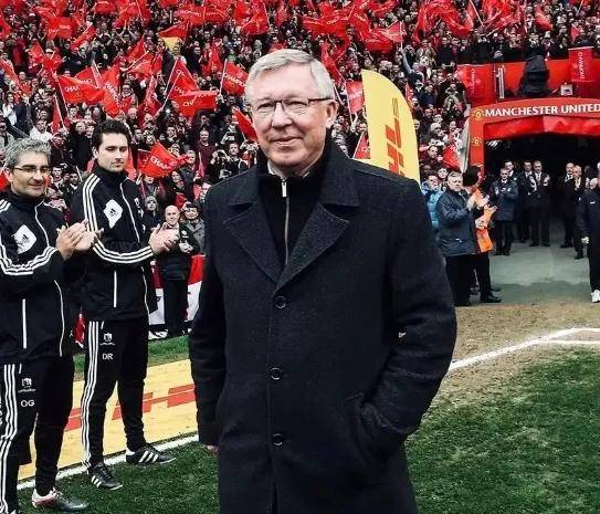 曼联名宿何去何从拿不起教鞭就选话筒