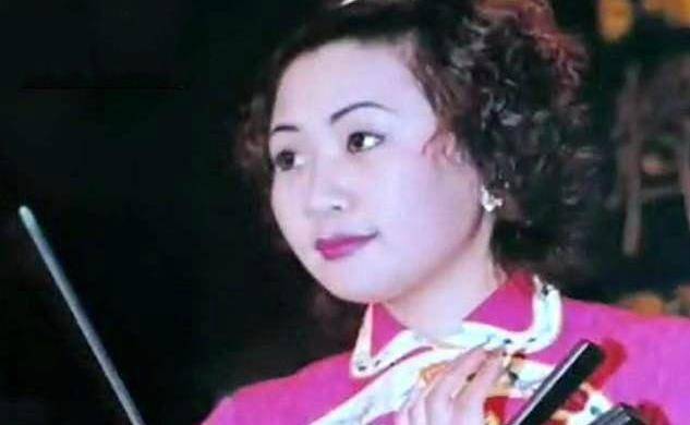 那一年,王惠已是天津曲艺界名角,开过个人曲艺专场,连曲艺大师骆玉笙