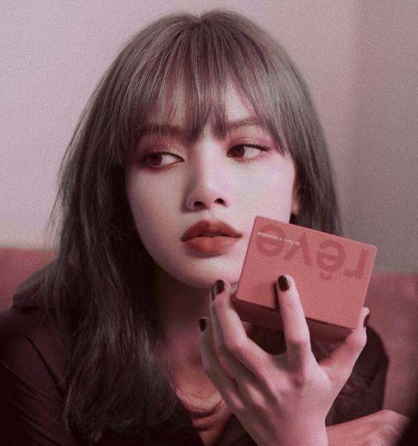 原创周扬青懒理传闻晒独照美翻了逆天漫画腿绝杀超帅跟lisa太像啦