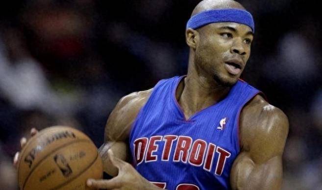 原创我们都知道nba里有很多肌肉男但能把球衣穿成紧身衣的只有五个人