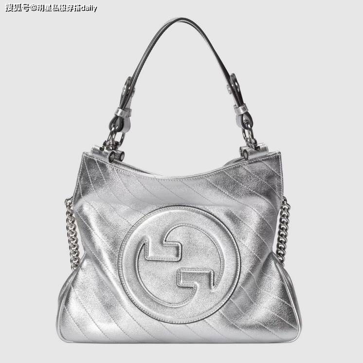 有两种款式可供选择,配有顶部提手和链条肩带,售价 480 万韩元,gucci