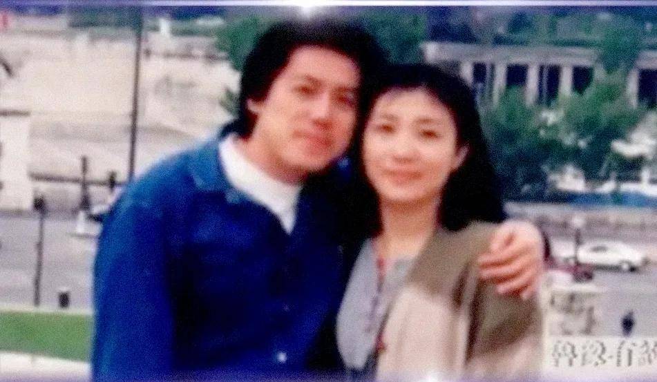 "你爱着他,也许也带着恨吧,青春耗了一大半,原来只是陪他玩耍.