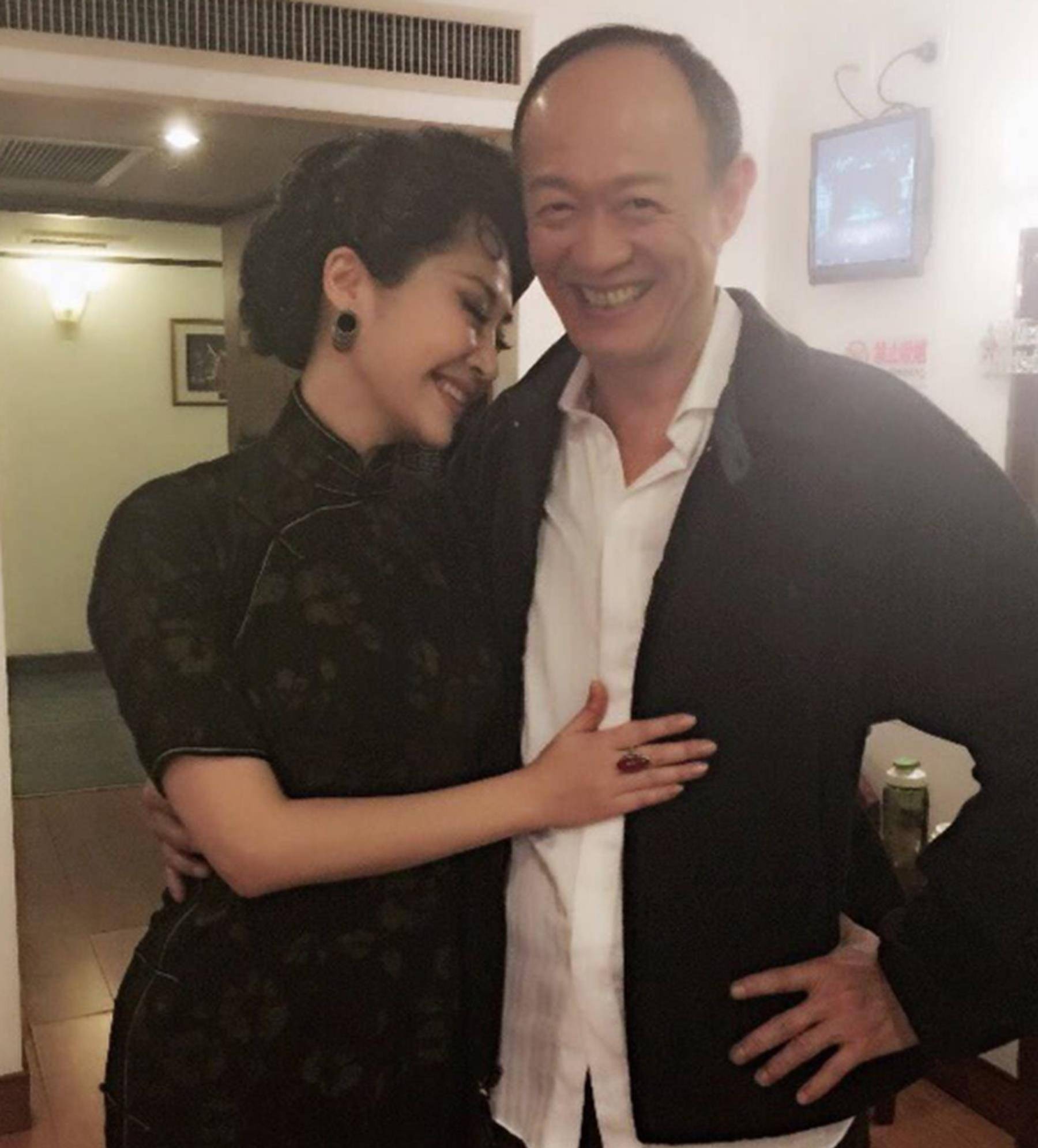 娶小25岁学生,60岁得龙凤胎,72岁还在打拼_年龄_时候_妻子