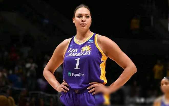 中国女篮归化坎贝奇质疑声音引发思考