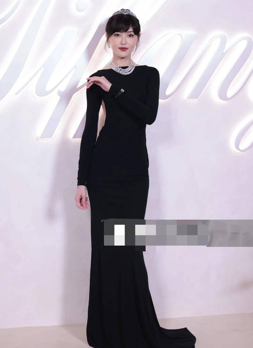 原创40岁唐嫣最新生图引热议苹果肌抢镜年龄感重网友感叹老了