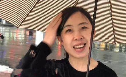 原创杨丽娟现状44岁在超市打工月薪2000和母亲租住廉租房仍单身