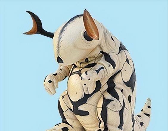 首先是初始宝宝的形态,此时的艾雷王只有前肢,下半身还没有发育出来