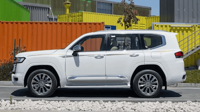 号称"陆地巡洋舰"!动力强劲,全时四驱,爬山涉水不在话下,越野王中王!