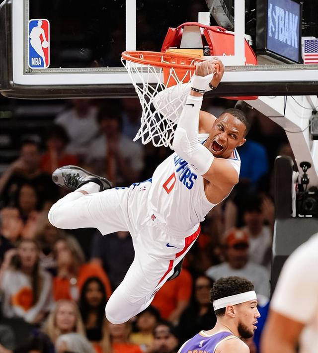 原创威斯布鲁克延续辉煌450天后再度完成三双壮举轰动比赛圈