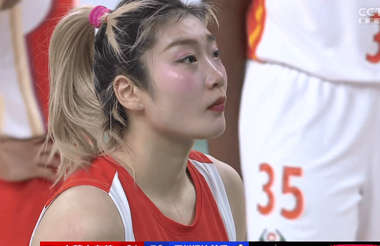 15中5肘击对手后脑不道歉,韩旭王思雨爆发救了她_动作_wcba_cba