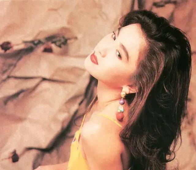 原创东方长相的温碧霞硬生生闯出了独特的风情万种大美人路线