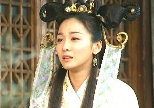 原创风云那些雷人的造型步惊云的泡面头她直接顶着四个车轮