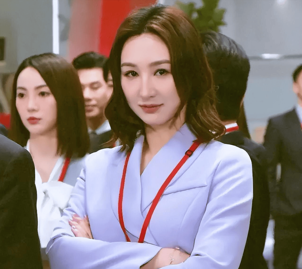 没想到4月刚开始空政文艺兵黄澄澄就用这种方式打了资本的脸