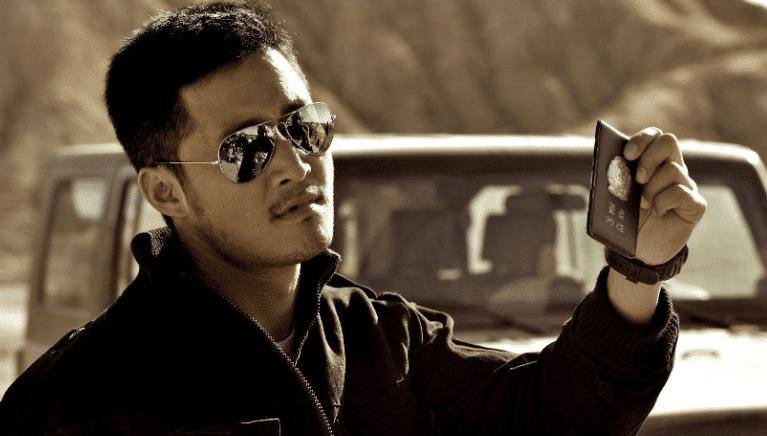 原创关晓彤说我是瓜尔佳氏的在逃格格吴京笑笑说我身份也不简单