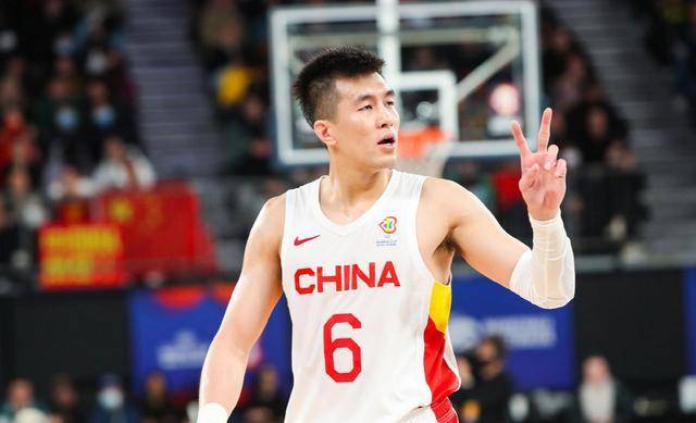 远的不说,2021年世预赛上,郭艾伦在对阵日本男篮的比赛中,简直就像过