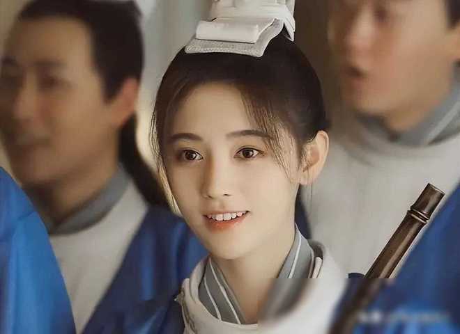 鞠婧祎将扮丑演绎到极致网友热议中