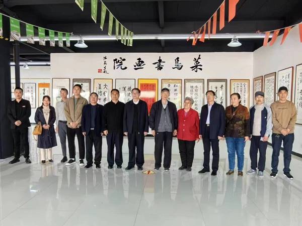 书画院院长冷雪原陪同中华志愿者协会冷宽中将到衡中参观考察_将军
