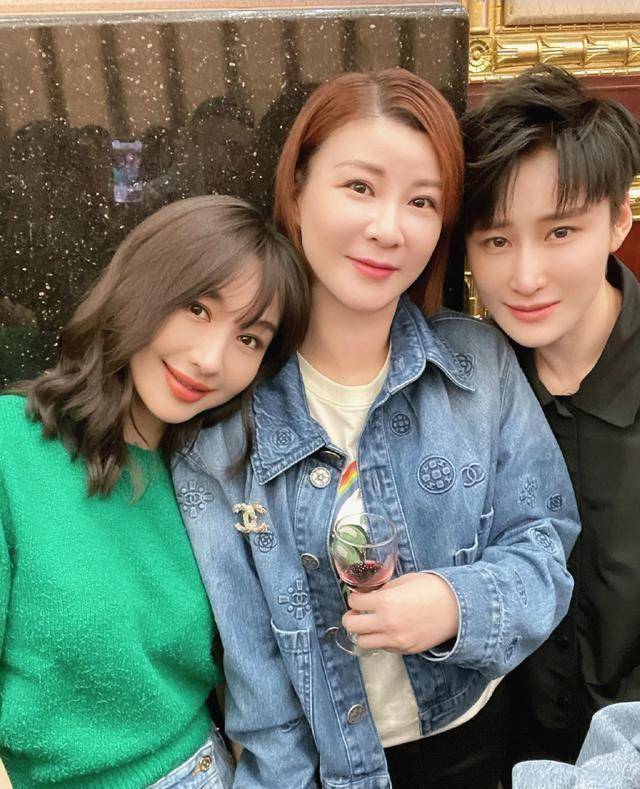 原创杜华为点赞杨紫张艺兴视频道歉跪地表达诚意被提删热搜却无视