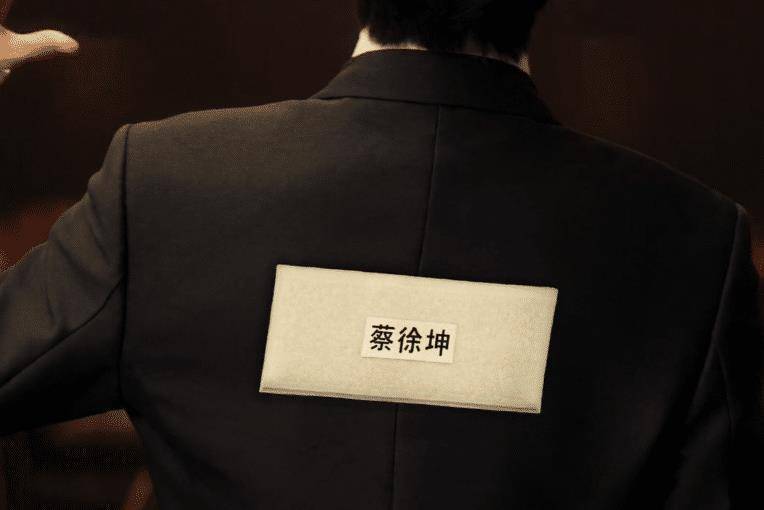 原创跑男8李晨蔡徐坤撕名牌镜头切换到郭麒麟原谅我笑翻了