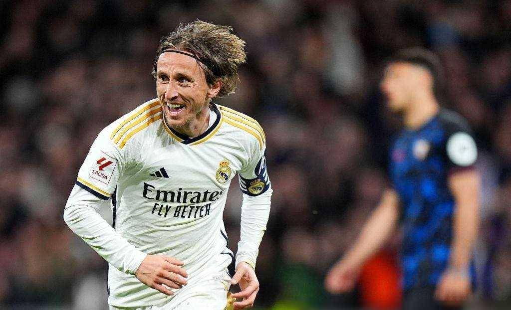 原创交接莫德里奇交出皇马10号拒绝重返老东家投奔c罗沙特淘