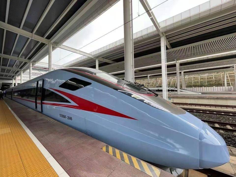 我国高铁超载动不了日本高铁超载随便跑难道是我国动力不足