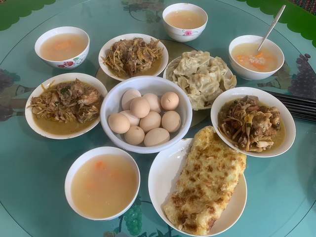 原创女儿回娘家晒妈妈做的早餐饭朋友圈火了网友狗看了都不吃