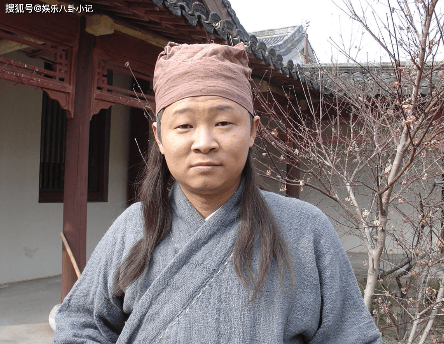 原创55岁三德子近照娶小15岁娇妻低调养鸡16年如今身家上亿