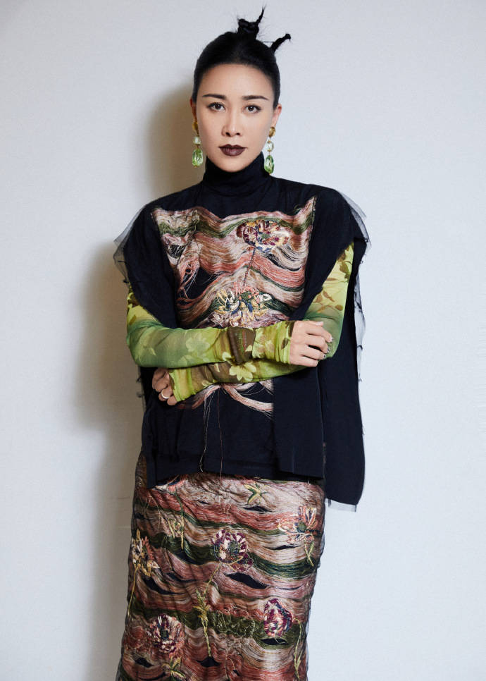 沉寂半年后那英正式官宣复出