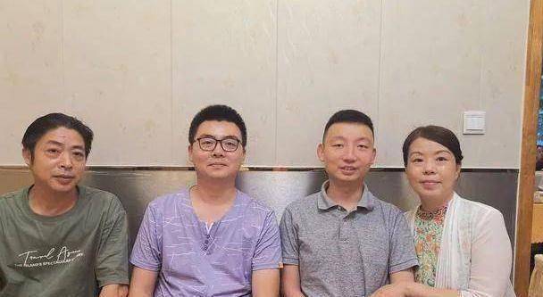 杜新枝谈郭威从小就是自己的骄傲别人夸儿子帅就会感到自豪