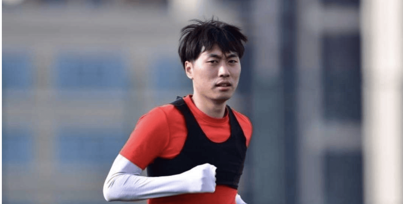 嘲讽球迷挤地铁被中甲球队解约傅欢新赛季在上港0出场