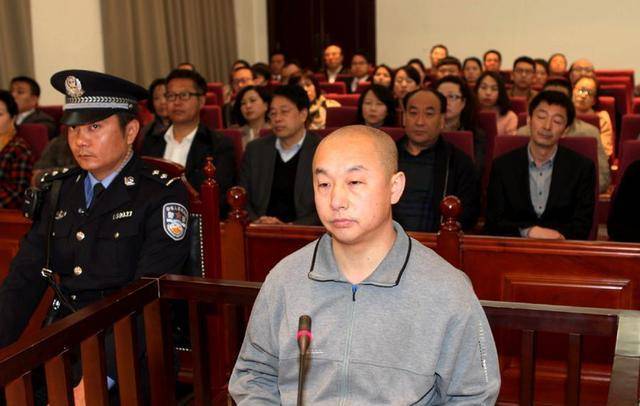 17岁小伙厕所杀害女工人,严刑逼供命断刑场,9年后真凶终现身_吉勒图