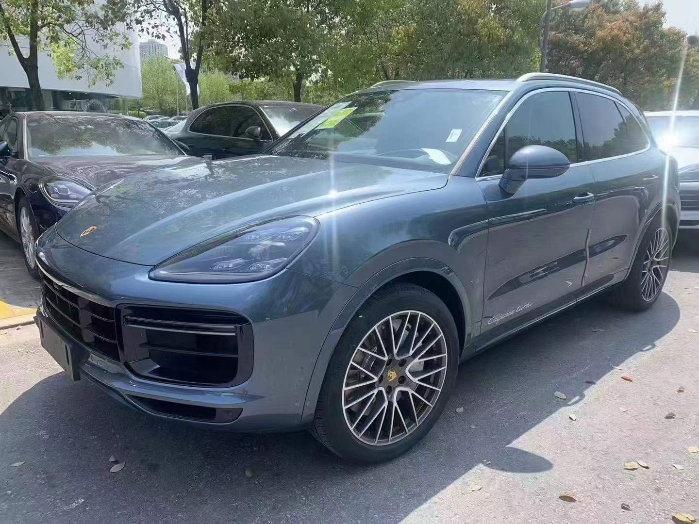 保时捷卡宴turbo,奇缺比斯开蓝金属漆,搭配双拼内饰_搜狐汽车_搜狐网