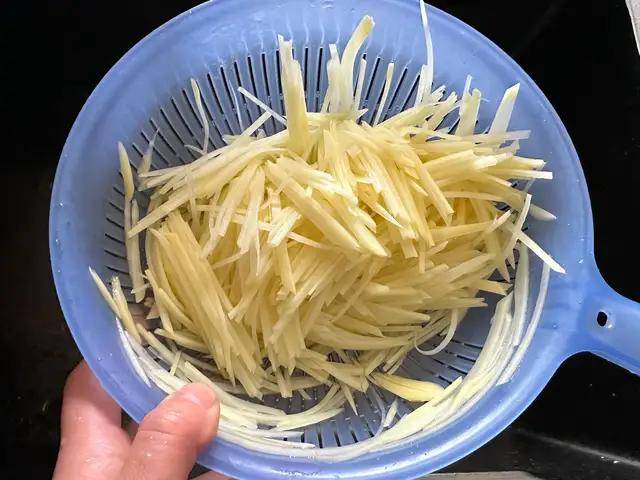 没胃口就做它比酸辣土豆丝还下饭小朋友直接多吃了一碗米饭