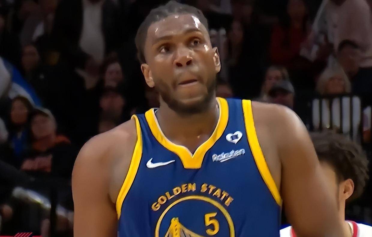 随后保罗喂鲁尼,勇士队取得领先,库里休息一轮.