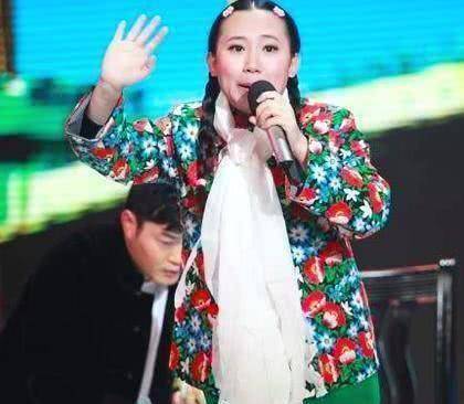 原创分手两年丫蛋高调复出颜值逆转撞脸张小斐村姑气息全无美