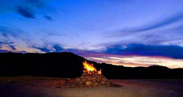 那么在我们的这个地球上火山最多的地方就属,印度尼西亚了,因为印度尼