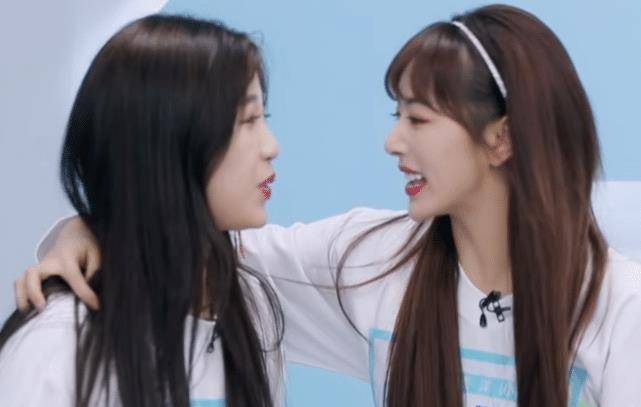 原创孔雪儿选择和虞书欣一队有谁注意俩人见面时的反应不愧是好姐妹