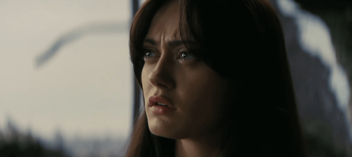 她一开始充满圣母心,相当惹人讨厌,但随着对废土世界的了解,她的圣母