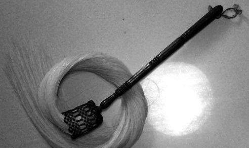 太乙拂尘是创世青莲的莲藕所化,是太上老君的一大法宝.