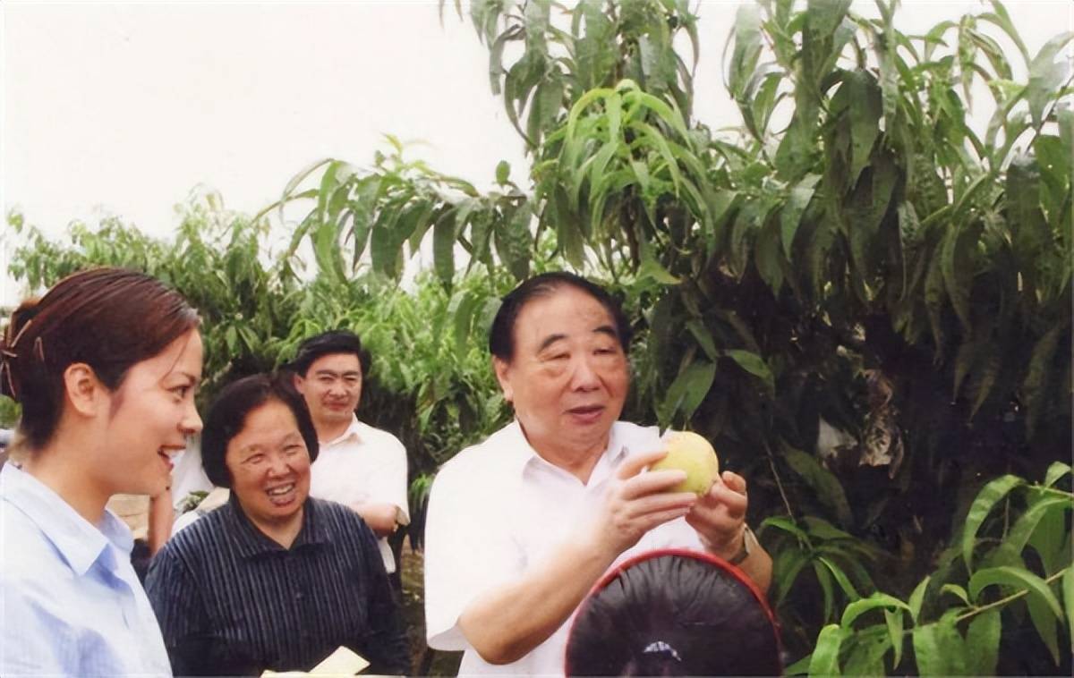 原创陈焕友49岁被越级提拔为江苏副省长59岁担任江苏省委书记