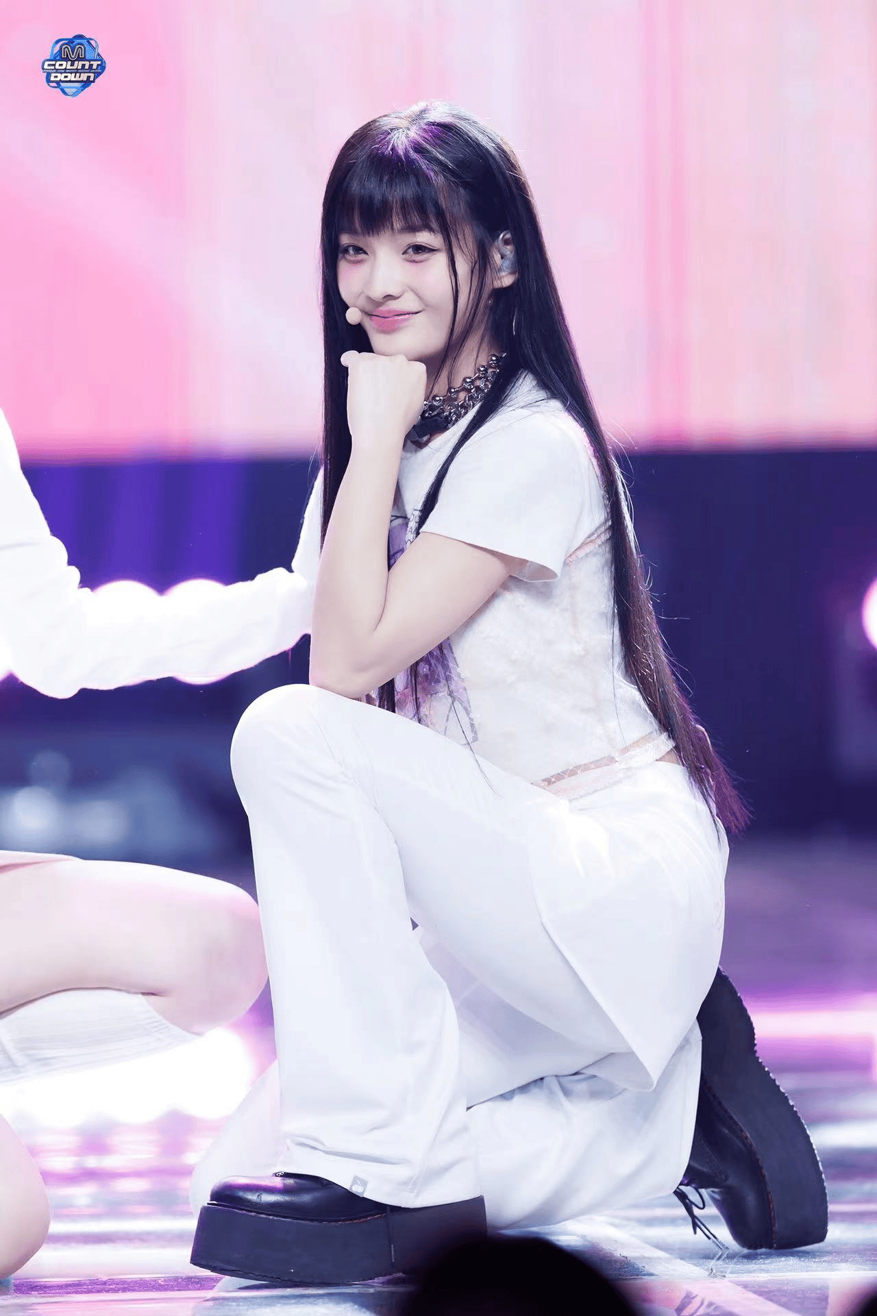 rose和智秀由rami,rora,pharita消化,特别rami,嗓音很有爆发力,但她