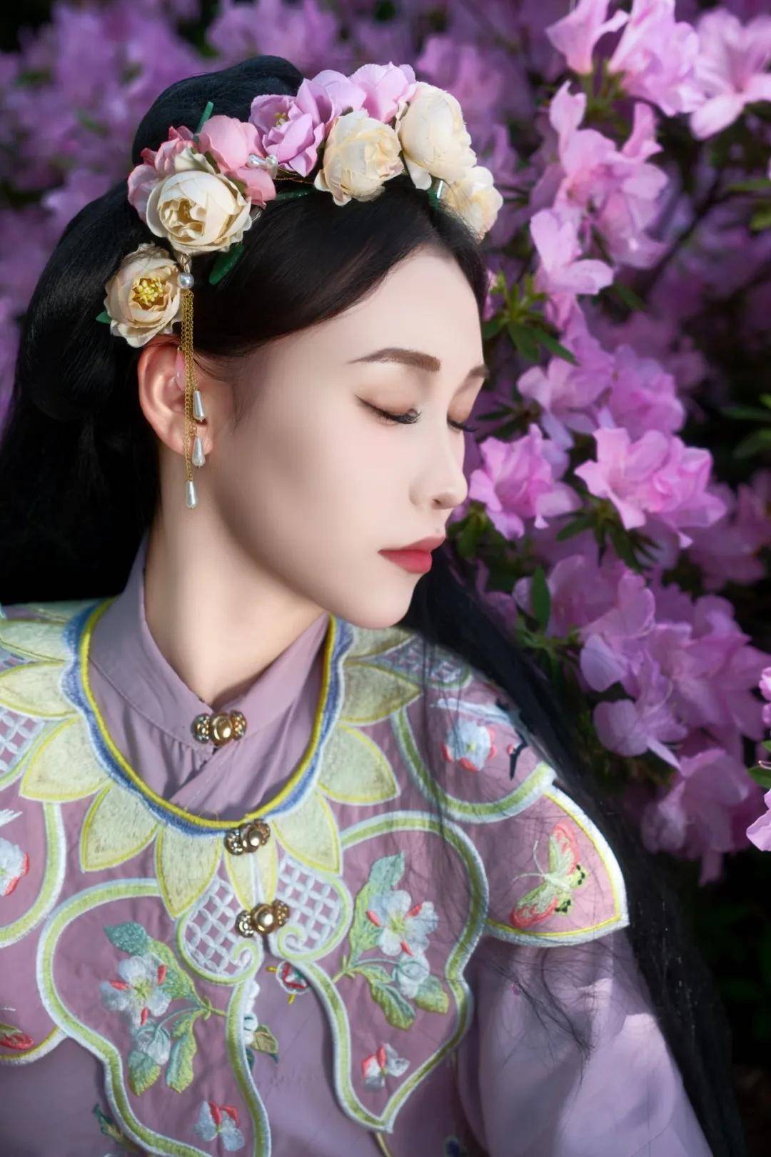 龙虎山杜鹃花绽放寻梦仙子与山川争艳